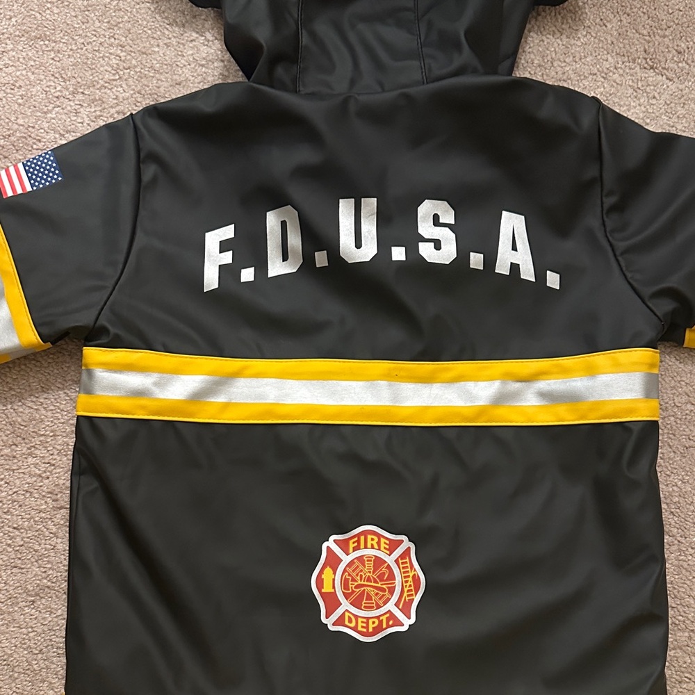 Western Chief Boy’s F.D.U.S.A Fire Chief Raincoat Jacket and Hat Set - Picture 8 of 9